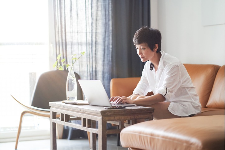 Women siting on couch researching impacts of Covid on small businesses