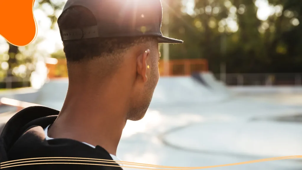 Man wearing a snapback baseball cap