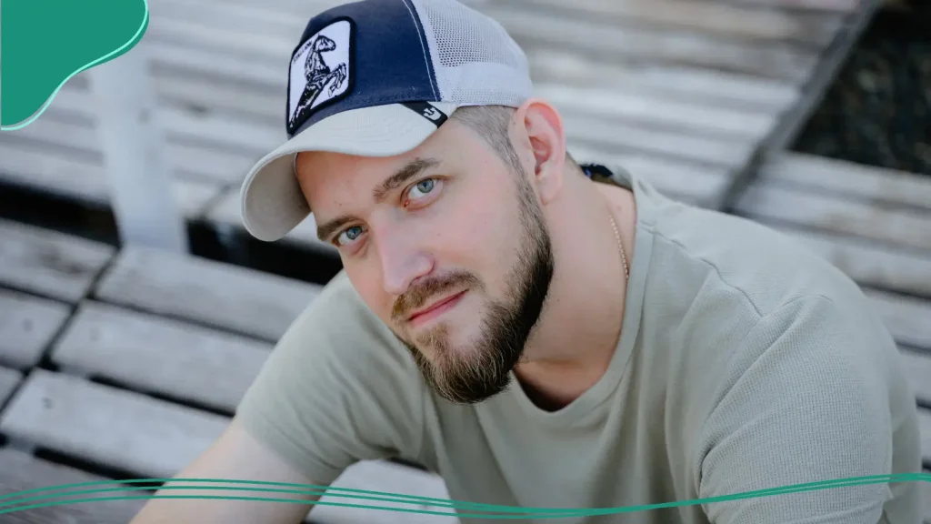 Man wearing a trucker hat